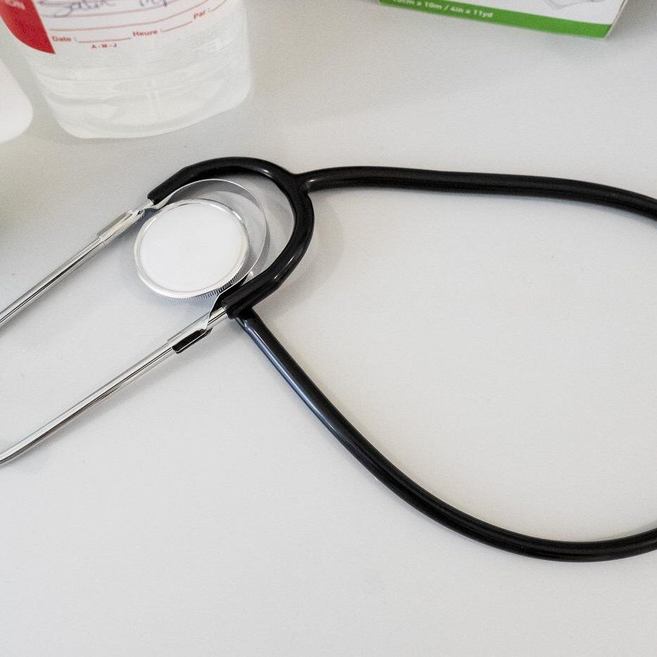 Quebec order of physicians urges government to suspend controversial doctor-pay law